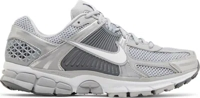 Nike Zoom Vomero 5 Suede Sneakers In Light Gray And White In Grey