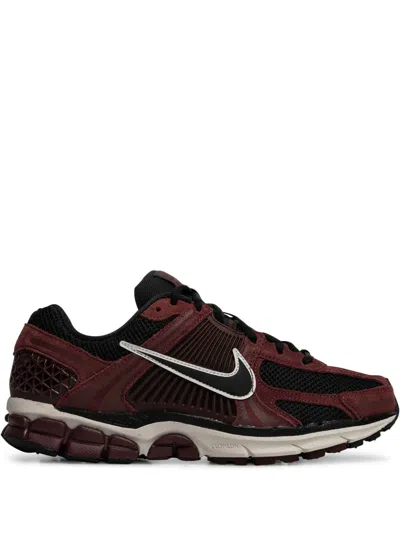 NIKE ZOOM VOMERO 5 "DARK TEAM RED" SNEAKERS