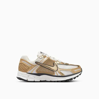 Nike Zoom Vomero 5 Sneaker In Gold