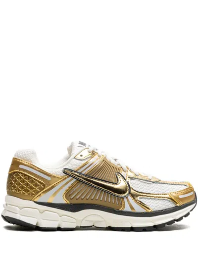 Nike Zoom Vomero 5 Sneaker In Gold