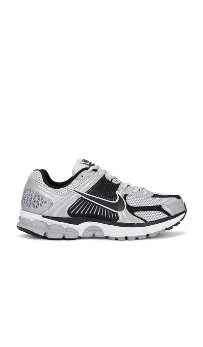 Nike Vomero 5 Sneaker In Phantom/mtlc Platinum-lt Iron Ore-baroque Brown-bl