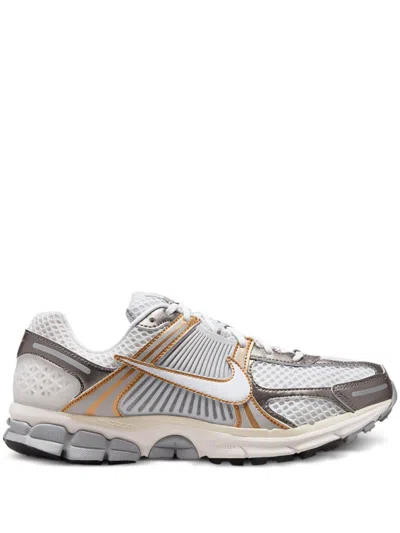 NIKE ZOOM VOMERO 5 "PLATINUMTINT/METALLIC GOLD" SNEAKERS