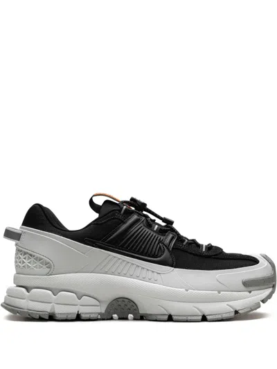 NIKE ZOOM VOMERO 5 ROAM "BLACK/LIGHT SILVER" SNEAKERS
