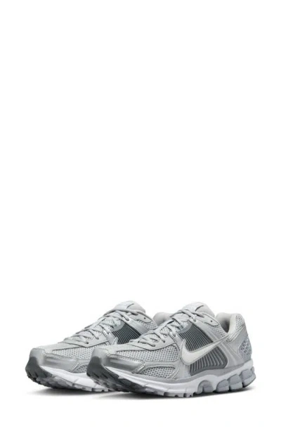 Nike Zoom Vomero 5 Suede Sneakers In Light Gray And White In Grey