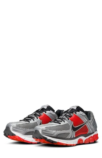 NIKE NIKE ZOOM VOMERO 5 SNEAKER