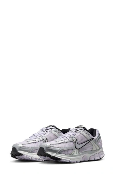 Nike Zoom Vomero 5 Sneaker In Barely Grape/silver/dust