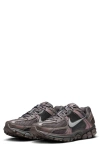 Nike Zoom Vomero 5 Sneaker In Cave Stone/metallic Silver