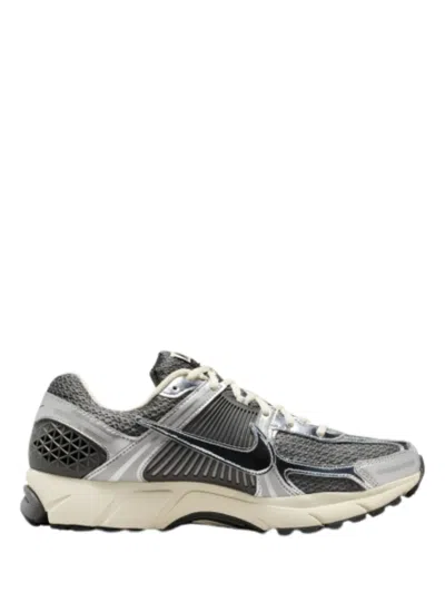 Nike Zoom Vomero 5 Sneaker In Gray