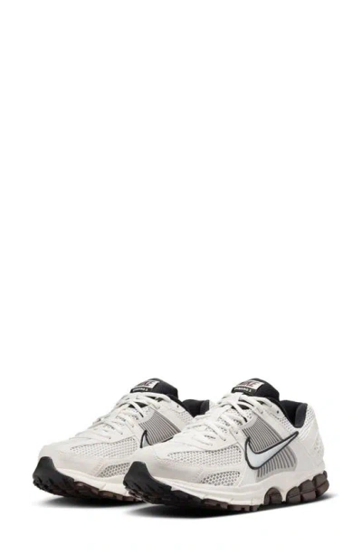 Nike Zoom Vomero 5 Sneaker In Phantom/ Platinum/ Light Iron