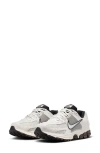 Nike Vomero 5 Sneakers In White And Gray In Phantom/platinum/light Iron