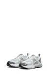 Nike Zoom Vomero 5 Sneaker In Platinum/metallic Silver