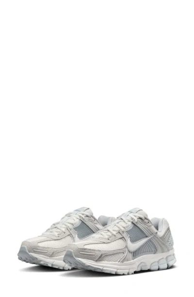 Nike Zoom Vomero 5 Trainer In Platinum/summit White