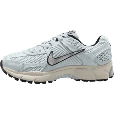 Nike Zoom Vomero 5 低帮耐磨 女子板鞋 In Pure Platinum/ Chrome/ Brown