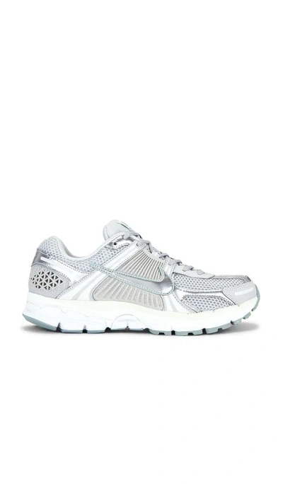 Nike Zoom Vomero 5 Sneaker In Purple