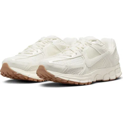 Nike Zoom Vomero 5 Sneaker In Sail/coconut Milk