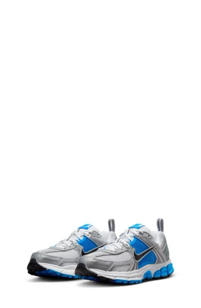 Nike Zoom Vomero 5 Sneaker In White/black/photo Blue