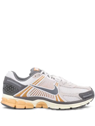 Nike Zoom Vomero 5 Sneakers In White