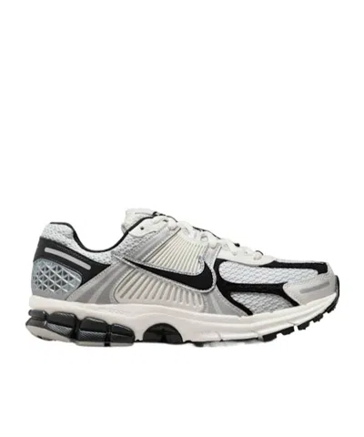 Nike Zoom Vomero 5 Sneakers In Photon Dust