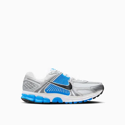 Nike Zoom Vomero 5 Sneakers In White And Blue