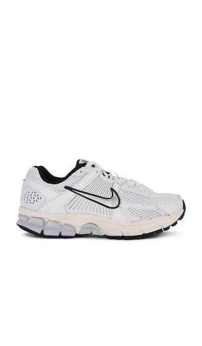 Nike Zoom Vomero 5 Sneakers In Pure Platinum/chrome/light Orewood Brown 