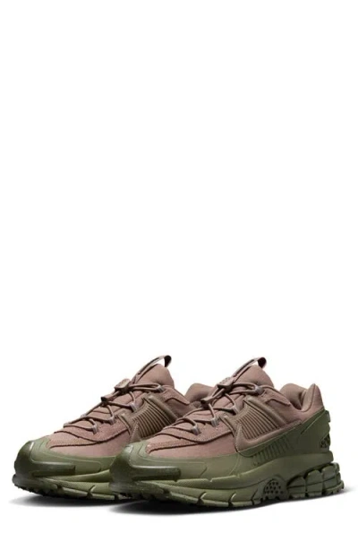 Nike Zoom Vomero Roam Sneaker In Mink Brown/mink/medium Olive