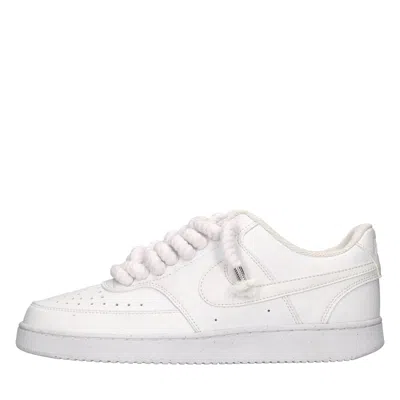 Nike-seddys Nike Seddys Sneakers In Bianco Chiari E Naturali