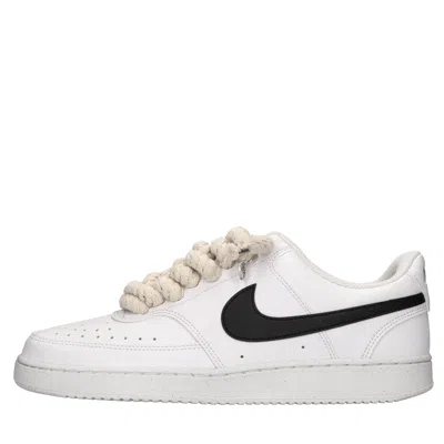 Nike-seddys Nike Seddys Sneakers In Bianco Chiari E Naturali