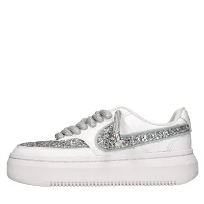 Nike-seddys Nike Seddys Sneakers In Bianco Chiari E Naturali
