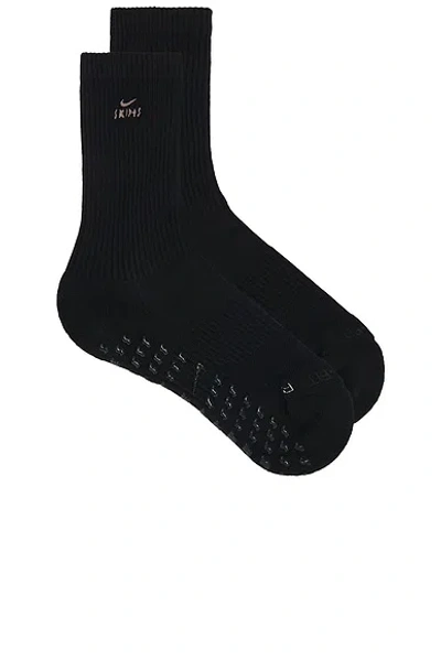 Nikeskims Dri-fit Pilates Grip Crew Sock In Black