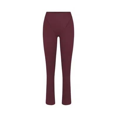 Pre-owned Nikeskims Matte High-waisted V-panel Straight Leggings 'currant' | Red | Women's Size Xxl