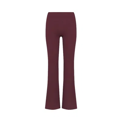 Pre-owned Nikeskims Matte Slim Flare Legging 'currant' | Red | Women's Size Xxs