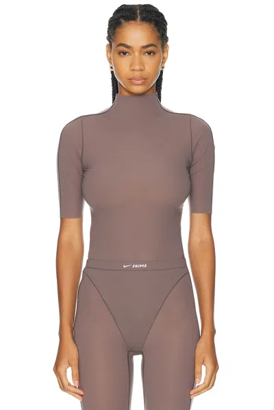 Nikeskims Weightless Short Sleeve Top In Brown