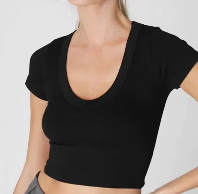 Nikibiki Seamless Ribbed V Neck Crop Tee In Black