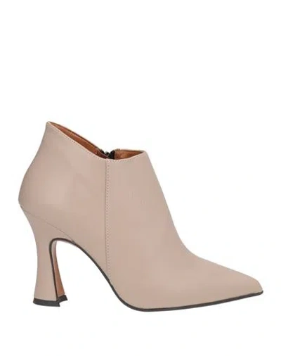 Nila & Nila Woman Ankle Boots Beige Size 7 Synthetic Material In Neutral