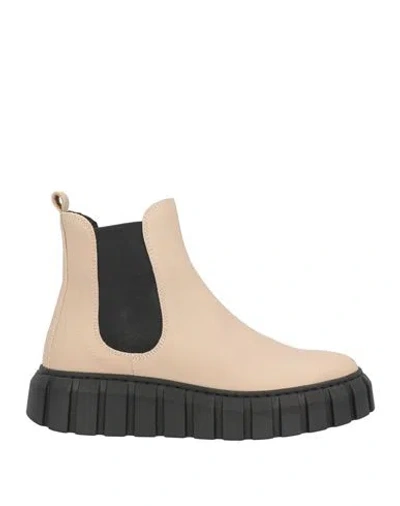 Nila & Nila Woman Ankle Boots Beige Size 7 Textile Fibers