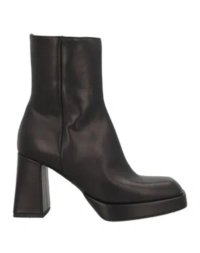 Nila & Nila Woman Ankle Boots Black Size 6 Leather