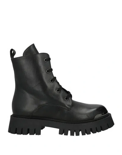 Nila & Nila Woman Ankle Boots Black Size 8 Calfskin