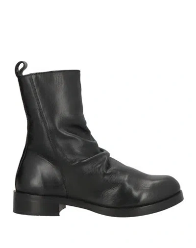 Nila & Nila Woman Ankle Boots Black Size 8 Leather