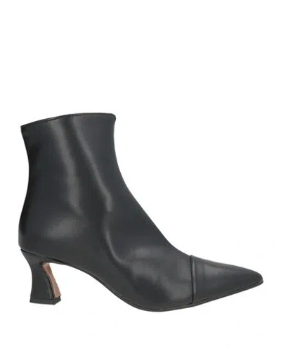 Nila & Nila Woman Ankle Boots Black Size 8 Synthetic Material