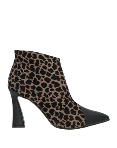 Nila & Nila Woman Ankle Boots Black Size 8 Synthetic Material