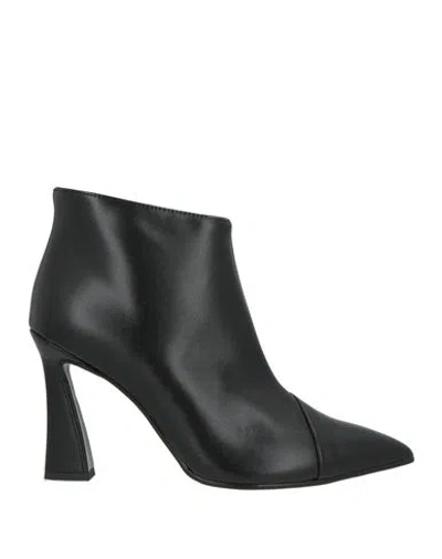 Nila & Nila Woman Ankle Boots Black Size 8 Synthetic Material