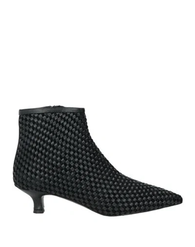 Nila & Nila Woman Ankle Boots Black Size 8 Synthetic Material