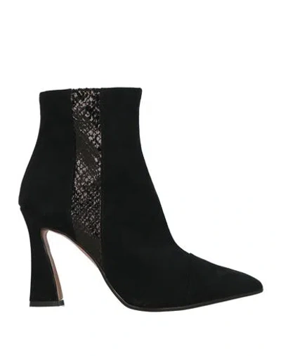Nila & Nila Woman Ankle Boots Black Size 8 Textile Fibers