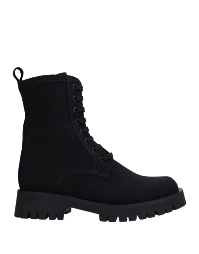 Nila & Nila Ankle Boots In Black