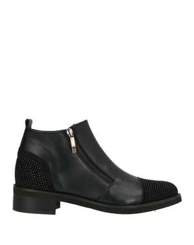 Nila & Nila Woman Ankle Boots Black Size 9 Leather