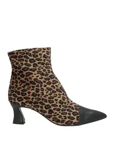 Nila & Nila Woman Ankle Boots Camel Size 7 Textile Fibers In Sand