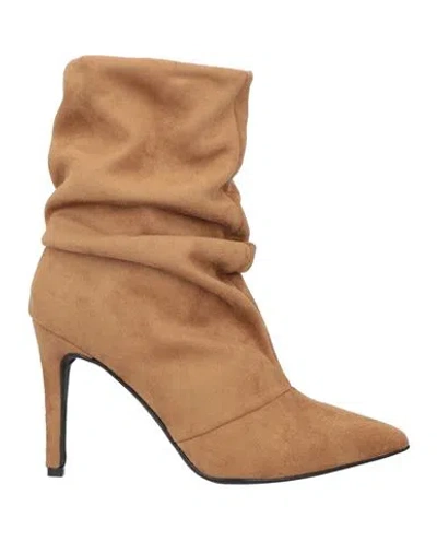 Nila & Nila Woman Ankle Boots Camel Size 8 Textile Fibers In Beige