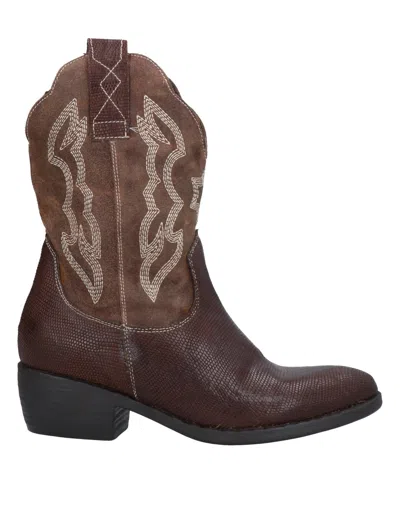 Nila & Nila Ankle Boots In Dark Brown