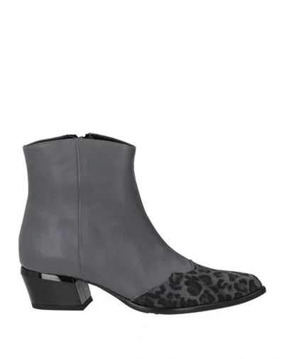 Nila & Nila Woman Ankle Boots Grey Size 9 Leather In Multi