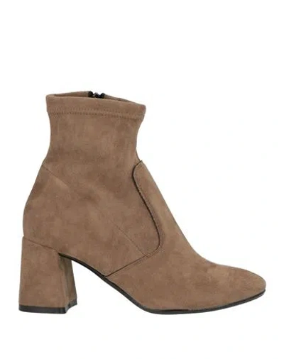 Nila & Nila Woman Ankle Boots Khaki Size 8 Synthetic Material In Brown